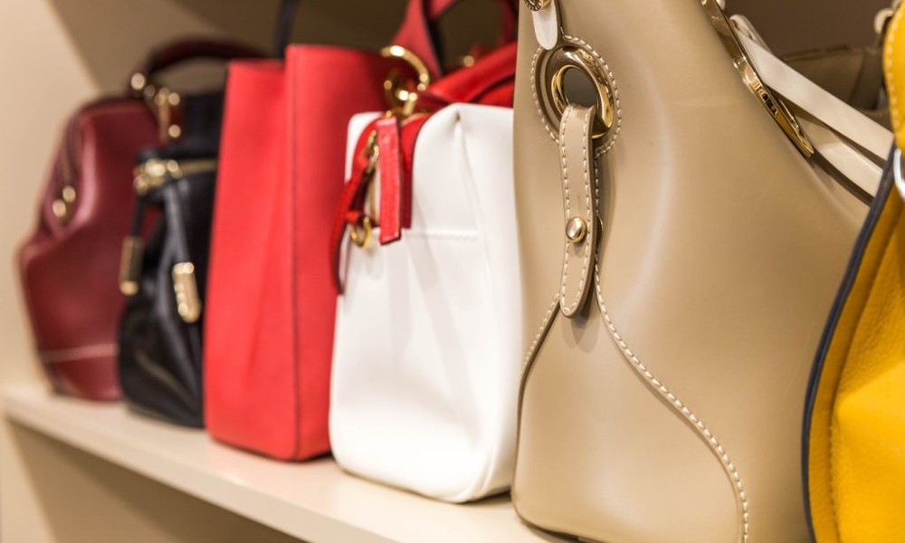 Guide for Choosing a Luxury Brand Shoulder Bag | 8 Factors